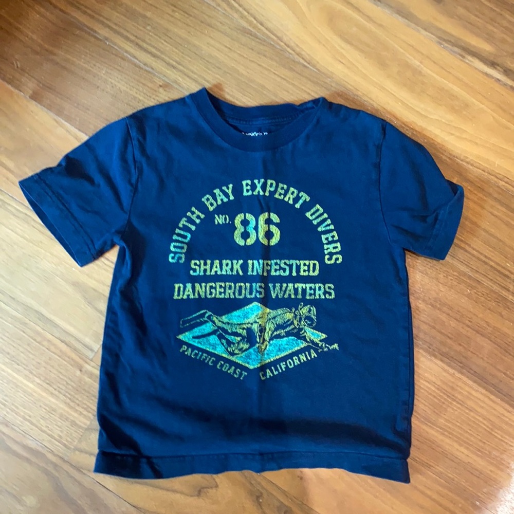 Gap shark diver T-shirt size XS
